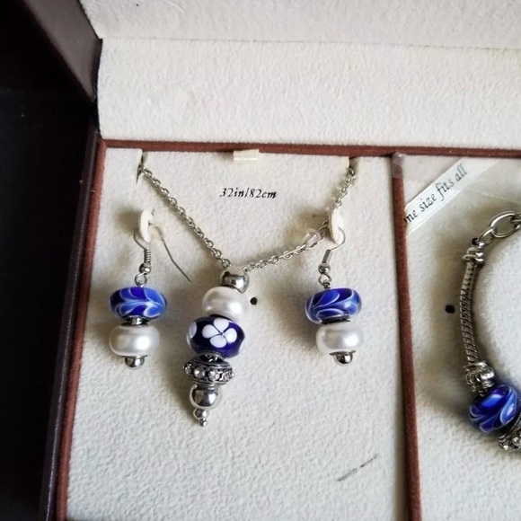 Bella Perlina Blue and Silver Jewelry Set - Picture 3 of 4